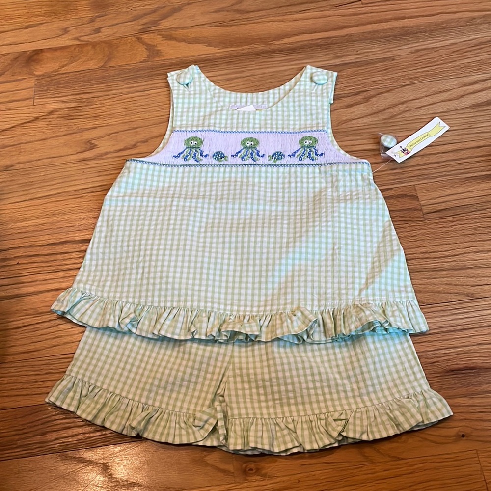 NWT- Castles and Crowns outfit-size 6-green and white gingham-smocked-sweet!